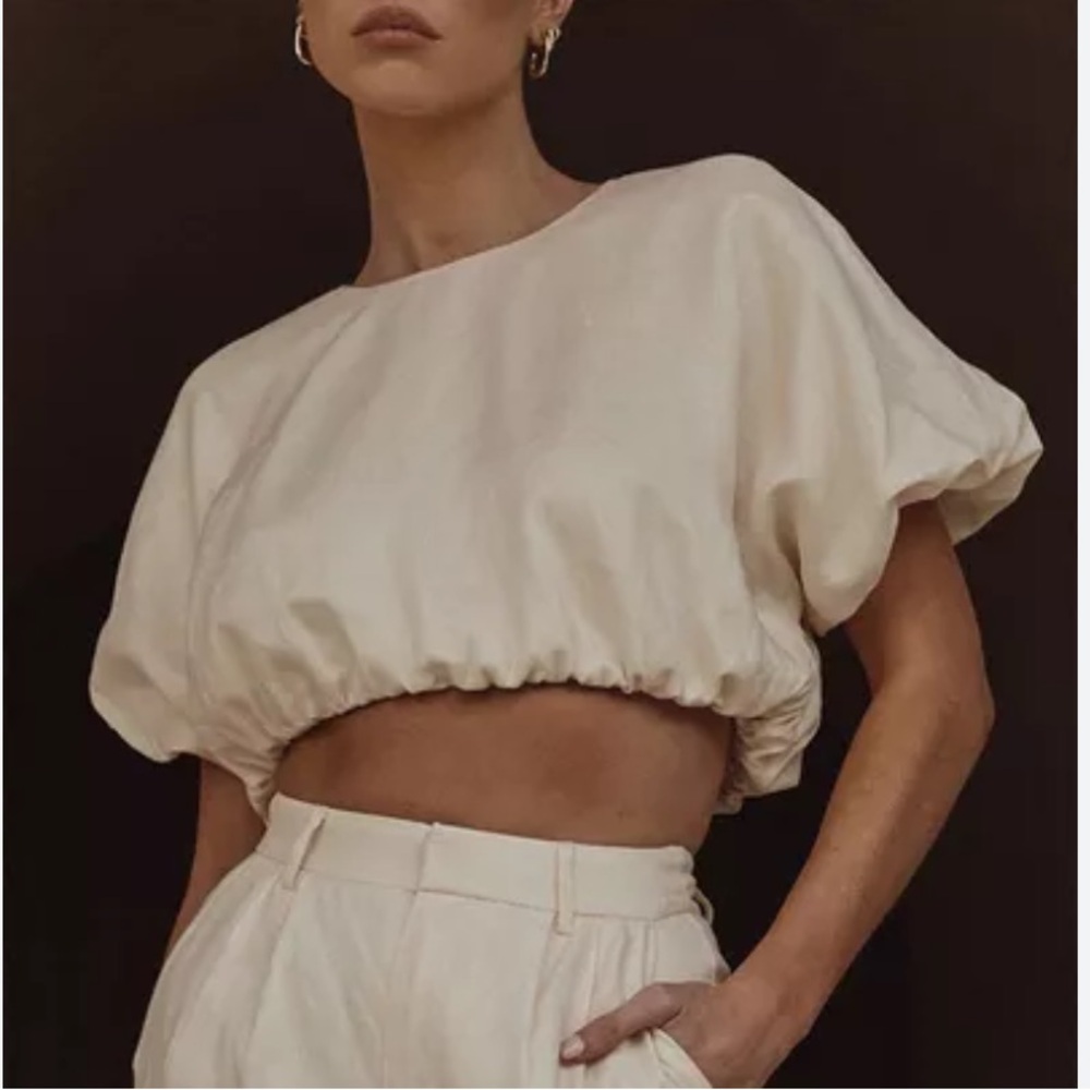 DISSH Cream Puff Sleeve Crop Top